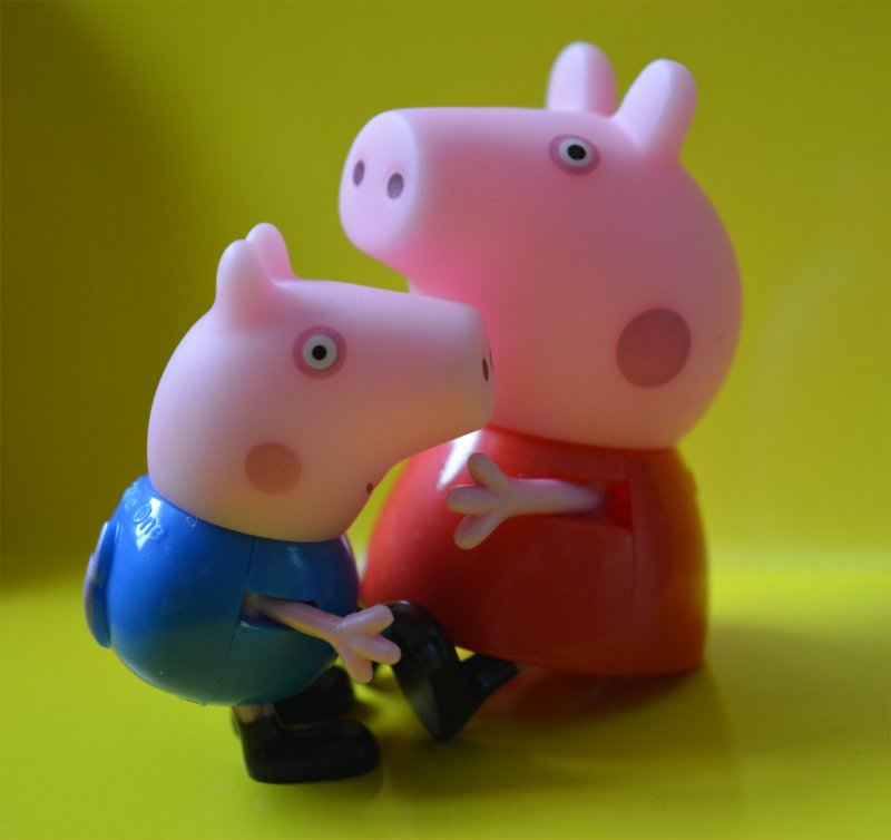 Peppa and George Pig hug | Pinkoddy's Blog